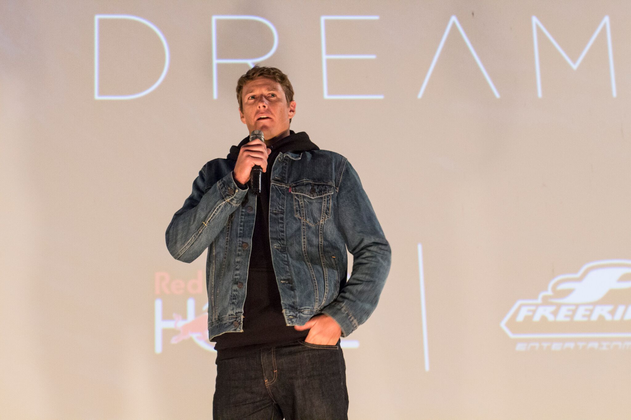 <em><strong>Written by Danielle Abbruzzi </strong></em>— On Saturday, February 18th, Red Bull Media House hosted an exclusive East Coast screening of <em>Distance Between Dreams</em> at Newport, Rhode Island’s, historic Jane Pickens Theater. This was a special night for the film’s star, Ian Walsh, who was born in Rhode Island but grew up in Maui. Ian’s parents Kitty and Peter moved their family to Maui from Newport more than 30 years ago and  stood beside him onstage as he spoke to a sold-out room of 472 guests.

[caption id="attachment_7659" align="alignnone" width="960"]<img class="size-large wp-image-7659" src="https://www.easternsurf.com/wp-content/uploads/2017/03/Jessica-Pohl-esm-1-1024x641.jpg" alt="" width="960" height="601" /> <em>The Jane Pickens Theatre with a glorious marquee. Photo: Jessica Pohl</em>[/caption]

Alongside Mom and Dad was Ian’s Godfather, Sid Abbruzzi, and director of the film, Rob Bruce. For Ian’s Newport family and friends, the film was much anticipated, and the fact that Ian flew all the way from Hawaii to Rhode Island in the middle of the busy winter wave season ensured the big turnout. Voted Best Documentary at the 2016 Surfer Poll Awards, <em>Distance Between Dreams</em> has been universally lauded as one of the best films in recent memory.

[caption id="attachment_7682" align="alignnone" width="960"]<img class="size-large wp-image-7682" src="https://www.easternsurf.com/wp-content/uploads/2017/03/Red-Bull-esm-red-bull-media-house-Kitty-Peter-walsh-sid-1-1024x683.jpg" alt="" width="960" height="640" /> <em>The Walsh family with director Robert Bruce, Original Water Brother Sid Abbruzzi, and friends. Photo: Jessica Pohl</em>[/caption]

Speaking to the audience, Ian paid homage to his East Coast roots. “This town means so much to me than I can’t put it into words. My first waves were ridden down at First Beach and Second Beach right in front of Sid’s old shop. My initial introduction to the ocean happened here. Every time I come here feels like I’m coming home. And that’s a gigantic testimony to you guys and this community and what you uphold.”

[caption id="attachment_7678" align="alignnone" width="960"]<img class="size-large wp-image-7678" src="https://www.easternsurf.com/wp-content/uploads/2017/03/Jessica-Pohl-esm-Ian-stage-1-1024x683.jpg" alt="" width="960" height="640" /> <em>Ian on stage before the premiere of “Distance Between Dreams.” Photo: Jessica Pohl</em>[/caption]

<em>Distance Between Dreams</em> documents a day in the life of Ian Walsh, but in addition to Jaws-dropping surfing, it’s also a heartfelt story of a family and their support for one another. Featured in the film are Walsh’s brothers DK, Shaun, and Luke Walsh, along with current WSL World Champion John John Florence and fellow chargers Greg Long and Shane Dorian. With a focus on paddle surfing into big waves versus the tow-in method, Ian and the boys show us the next-level preparation and protection that surfers undergo to get in the water and ride massive waves, let alone survive a wipeout and get back to safety.

[caption id="attachment_7688" align="alignnone" width="960"]<img class="size-large wp-image-7688" src="https://www.easternsurf.com/wp-content/uploads/2017/03/Red-Bull-Ian-Walsh-Performs-1-1024x683.jpg" alt="" width="960" height="640" /> <em>Ian tackling Jaws. Photo: Red Bull Media House</em>[/caption]

[caption id="attachment_7685" align="alignnone" width="960"]<img class="size-large wp-image-7685" src="https://www.easternsurf.com/wp-content/uploads/2017/03/Red-Bull-Ian-Luke-Walsh-1-1024x683.jpg" alt="" width="960" height="640" /> <em>Ian with his brother Luke Walsh. Photo: Red Bull Media House</em>[/caption]

Director Rob Bruce said during an interview, “99.9% of surfers do not understand what goes into big-wave riding. There is so much work, training, and commitment.” Bruce, who lives in LA, is also an original East Coaster — he surfed his first waves in Westerly, RI. A former downhill ski racer, Rob left the sport to enter film school. He admired big personalities and 2002 first met Ian and his family in Maui. “I wanted to show people what they do, who they are, and what their world is,” Bruce said. “Ian is well-spoken, and all four Walsh boys are each their own individual. But like brothers going to battle, they keep an eye on each other to be sure they are all as safe as possible.” Bruce referred to Ian and his brothers’ bond and the sacrifice of their parents as the “backbone story” of the film.

[caption id="attachment_7664" align="alignnone" width="960"]<img class="size-large wp-image-7664" src="https://www.easternsurf.com/wp-content/uploads/2017/03/Jessica-Pohl-esm-DBD-Director-Rob-Bruce-1024x683.jpg" alt="" width="960" height="640" /> <em>Film director Rob Bruce, who himself caught his first wave in Westerly. “Distance Between Dreams'” Rhode Island roots run deep. Photo: Jessica Pohl</em>[/caption]

[caption id="attachment_7684" align="alignnone" width="960"]<img class="size-large wp-image-7684" src="https://www.easternsurf.com/wp-content/uploads/2017/03/Red-Bull-Ian-DK-Walsh_Jaws-1-1024x683.jpg" alt="" width="960" height="640" /> <em>Ian with his brother DK Walsh at Jaws. Photo: Red Bull Media House</em>[/caption]

[caption id="attachment_7688" align="alignnone" width="960"]<img class="size-large wp-image-7688" src="https://www.easternsurf.com/wp-content/uploads/2017/03/Red-Bull-Ian-Walsh-Performs-1-1024x683.jpg" alt="" width="960" height="640" /> <em>Ian tackling Jaws. Photo: Red Bull Media House</em>[/caption]

Everyone in Rhode Island sends big thanks to Ian and Red Bull Media House for giving us Nor’easters 60 minutes of El Niño swells and Hawaiian sun in the middle of February! <em>Distance Between Dreams</em> is available on iTunes; visit <a href="http://www.distancebetweendreams.com">www.distancebetweendreams.com</a> for info on upcoming premieres.

[caption id="attachment_7662" align="alignnone" width="960"]<img class="size-large wp-image-7662" src="https://www.easternsurf.com/wp-content/uploads/2017/03/Jessica-Pohl-esm-4-Ashley-Jon-1024x683.jpg" alt="" width="960" height="640" /> <em>Two happy New England customers in Jon Baylor and Ashley Roane — and how could they not be after Distance Between Dreams transported everyone to Hawaii for 60 minutes in the middle of February? Photo: Jessica Pohl</em>[/caption]

[caption id="attachment_7681" align="alignnone" width="960"]<img class="size-large wp-image-7681" src="https://www.easternsurf.com/wp-content/uploads/2017/03/Jessica-Pohl-esm-slash-Garcia-1-1024x683.jpg" alt="" width="960" height="640" /> <em>Christopher “Slash” Garcia, in the house. Photo: Jessica Pohl</em>[/caption]

[caption id="attachment_7683" align="alignnone" width="960"]<img class="size-large wp-image-7683" src="https://www.easternsurf.com/wp-content/uploads/2017/03/Red-Bull-Ian-Dad-Peter-Walsh-1-1-1024x683.jpg" alt="" width="960" height="640" /> <em>Ian and his dad Peter. Photo: Jessica Pohl</em>[/caption]

[caption id="attachment_7679" align="alignnone" width="960"]<img class="size-large wp-image-7679" src="https://www.easternsurf.com/wp-content/uploads/2017/03/Jessica-Pohl-esm-Ian-Walsh-with-Aunt-Mimi-Carrellas-and-students-1-1-1024x790.jpg" alt="" width="960" height="741" /> <em>Ian with his aunt Mimi Carrellas and local groms. Photo: Jessica Pohl</em>[/caption]

[caption id="attachment_7663" align="alignnone" width="960"]<img class="size-large wp-image-7663" src="https://www.easternsurf.com/wp-content/uploads/2017/03/Jessica-Pohl-esm-5-leftPat-Kirwin-center-Benny-Landers-right-Phil-Landers-1024x683.jpg" alt="" width="960" height="640" /> <em>Pat Kirwin, Benny Landers, and Phil Landers. Photo: Jessica Pohl</em>[/caption]

[caption id="attachment_7680" align="alignnone" width="960"]<img class="size-large wp-image-7680" src="https://www.easternsurf.com/wp-content/uploads/2017/03/Jessica-Pohl-esm-sid-red-bull-media-house-Marco-Prokop-and-Wes-Lewis-1-1-1024x683.jpg" alt="" width="960" height="640" /> <em>Sid Abbruzzi, Marco Prokop, and Wes Lewis. Photo: Jessica Pohl</em>[/caption]

[caption id="attachment_7686" align="alignnone" width="960"]<img class="size-large wp-image-7686" src="https://www.easternsurf.com/wp-content/uploads/2017/03/Red-Bull-Ian-Walsh-and-John-John-Florence-1-1024x683.jpg" alt="" width="960" height="640" /> <em>When John John Florence figures heavily in your movie, you’re doing OK. Photo: Red Bull Media House</em>[/caption]

[caption id="attachment_7660" align="alignnone" width="960"]<img class="size-large wp-image-7660" src="https://www.easternsurf.com/wp-content/uploads/2017/03/Jessica-Pohl-esm-2-1024x635.jpg" alt="" width="960" height="595" /> <em>Water Brothers, always running deep in Newport. Photo: Jessica Pohl</em>[/caption]

[caption id="attachment_7666" align="alignnone" width="960"]<img class="size-large wp-image-7666" src="https://www.easternsurf.com/wp-content/uploads/2017/03/Jessica-Pohl-esm-ian-note-1024x743.jpg" alt="" width="960" height="697" /> <em>“Dear Mr. Redney, thank you for my leash. Ian Walsh.” Dude’s been a solid human since the day he was born. Photo: Jessica Pohl</em>[/caption]

[caption id="attachment_7665" align="alignnone" width="960"]<img class="size-large wp-image-7665" src="https://www.easternsurf.com/wp-content/uploads/2017/03/Jessica-Pohl-esm-ian-Aunt-Mimi-Carrellas-1024x683.jpg" alt="" width="960" height="640" /> <em>Ian with his aunt Mimi Carrellas. Photo: Jessica Pohl</em>[/caption]

[caption id="attachment_7656" align="alignnone" width="960"]<img class="size-large wp-image-7656" src="https://www.easternsurf.com/wp-content/uploads/2017/03/Jessica-Pohl-esm-2nd-from-right-Ian-cousin-Maddie-Carrellas--1024x596.jpg" alt="" width="960" height="559" /> <em>Ian’s cousin Maddie Carrellas (second from right) and friends. Photo: Jessica Pohl</em>[/caption]

[caption id="attachment_7657" align="alignnone" width="960"]<img class="size-large wp-image-7657" src="https://www.easternsurf.com/wp-content/uploads/2017/03/Jessica-Pohl-esm-peter-walsh-takes-a-bow-1024x683.jpg" alt="" width="960" height="640" /> <em>Ian’s dad Peter Walsh takes a bow. Photo: Jessica Pohl</em>[/caption]

[caption id="attachment_7658" align="alignnone" width="960"]<img class="size-large wp-image-7658" src="https://www.easternsurf.com/wp-content/uploads/2017/03/Jessica-Pohl-esm-sid-black-white-1024x776.jpg" alt="" width="960" height="728" /> <em>Sid Abbruzzi, Ian Walsh’s godfather, gives a shout-out to the crowd of nearly 500. Photo: Jessica Pohl</em>[/caption]

[caption id="attachment_7661" align="alignnone" width="960"]<img class="wp-image-7661 size-large" src="https://www.easternsurf.com/wp-content/uploads/2017/03/Jessica-Pohl-esm-3-1024x683.jpg" alt="Distance Between Dreams Premiere" width="960" height="640" /> <em>Story author, premiere co-organizer, and all-around badass Danielle Abbruzzi. Thanks for all your hard work making this wonderful night happen! Photo: Jessica Pohl</em>[/caption]

[template id=”411″]

 